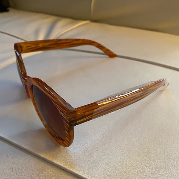 Stylish NWOT Sexy Sunglasses! - Picture 4 of 6